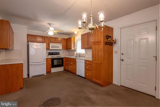10 PROGRESS DR, Newmanstown, PA 17073