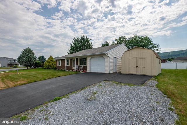 10 PROGRESS DR, Newmanstown, PA 17073
