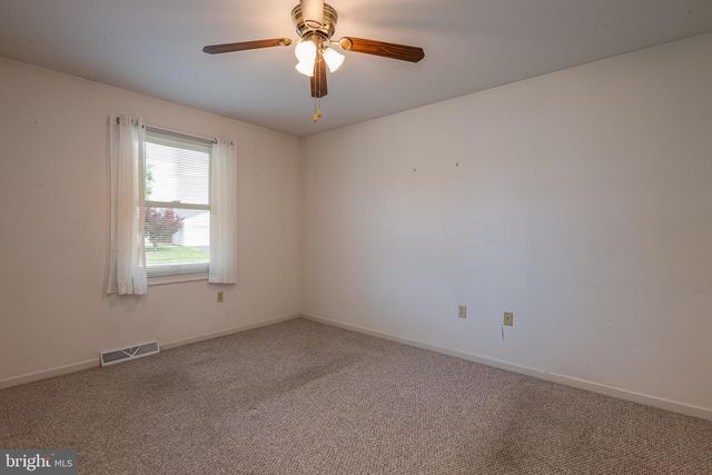 10 PROGRESS DR, Newmanstown, PA 17073