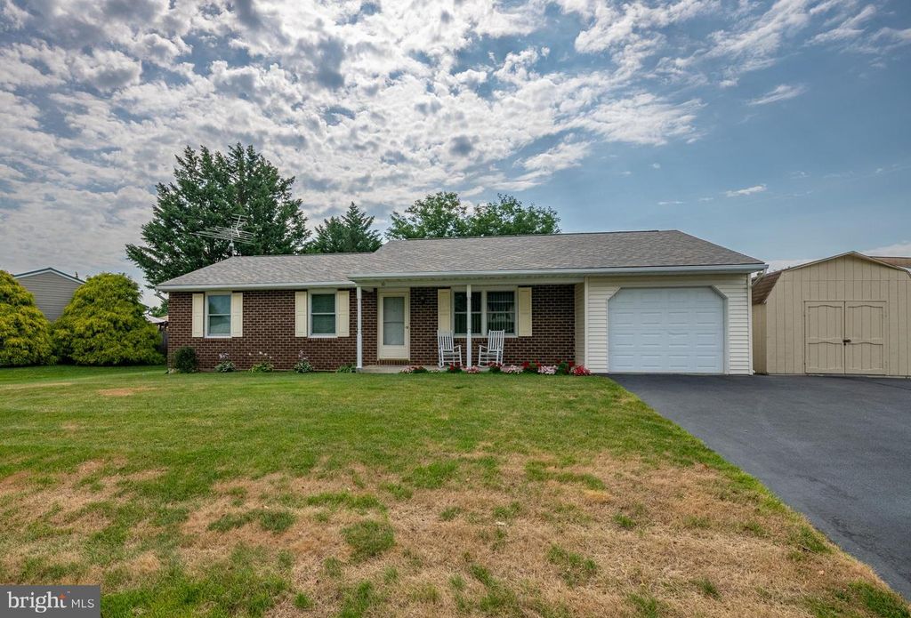 10 PROGRESS DR, Newmanstown, PA 17073