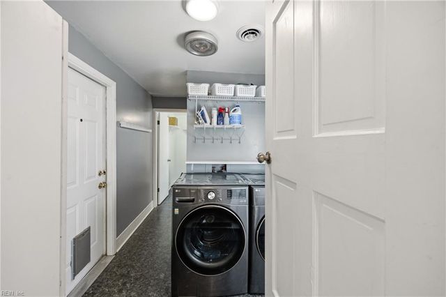 812 Prince Charles CT, Virginia Beach, VA 23452