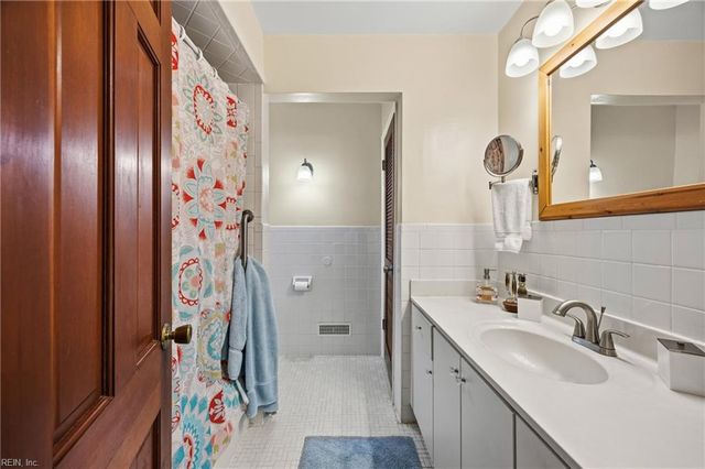 812 Prince Charles CT, Virginia Beach, VA 23452