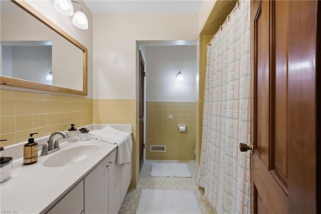 812 Prince Charles CT, Virginia Beach, VA 23452