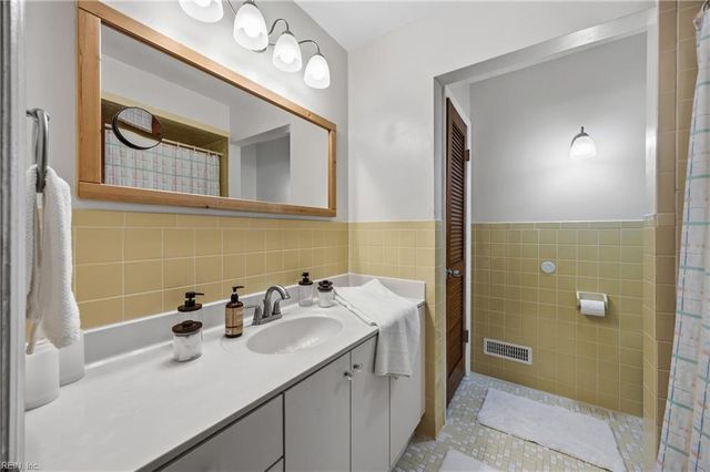 812 Prince Charles CT, Virginia Beach, VA 23452