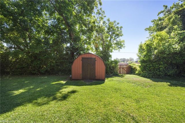 812 Prince Charles CT, Virginia Beach, VA 23452