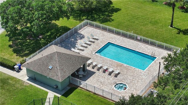 215 55th Avenue SW, Vero Beach, FL 32968