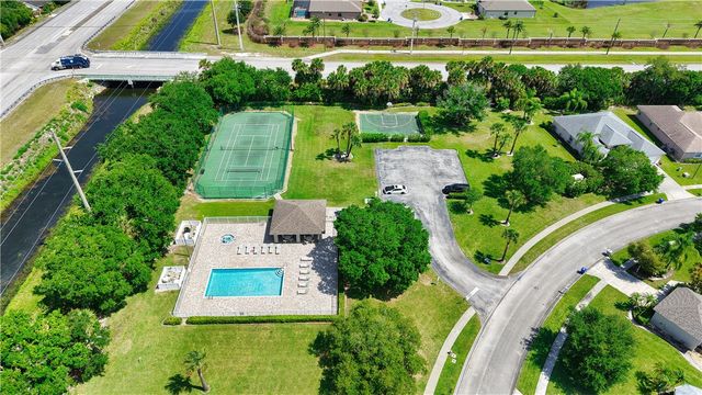 215 55th Avenue SW, Vero Beach, FL 32968