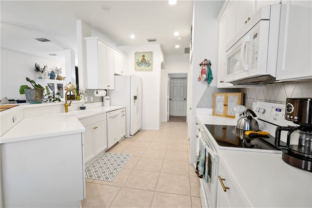215 55th Avenue SW, Vero Beach, FL 32968