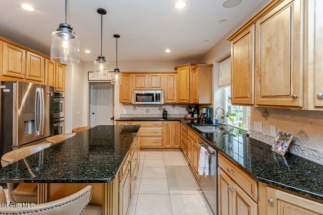 4810 Farm Creek Lane, Sylvania, OH 43560