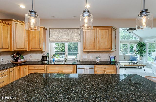 4810 Farm Creek Lane, Sylvania, OH 43560