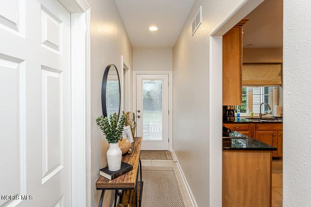4810 Farm Creek Lane, Sylvania, OH 43560