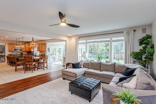 4810 Farm Creek Lane, Sylvania, OH 43560