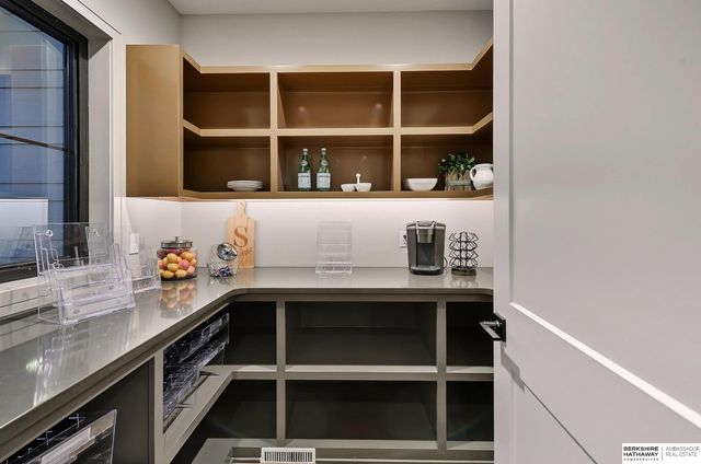 2098 N 182nd Avenue Circle, Elkhorn, NE 68022