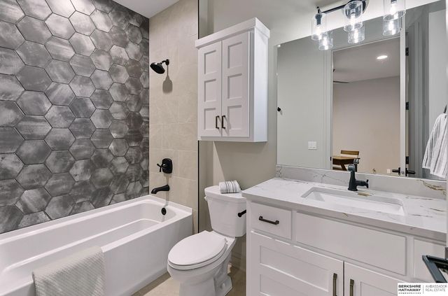 2098 N 182nd Avenue Circle, Elkhorn, NE 68022