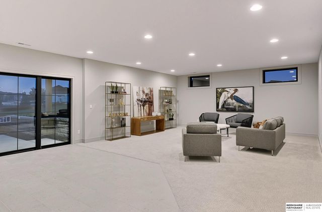 2098 N 182nd Avenue Circle, Elkhorn, NE 68022