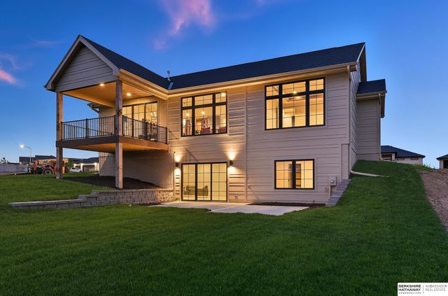 2098 N 182nd Avenue Circle, Elkhorn, NE 68022