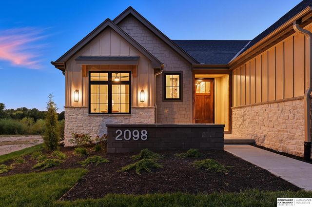 2098 N 182nd Avenue Circle, Elkhorn, NE 68022