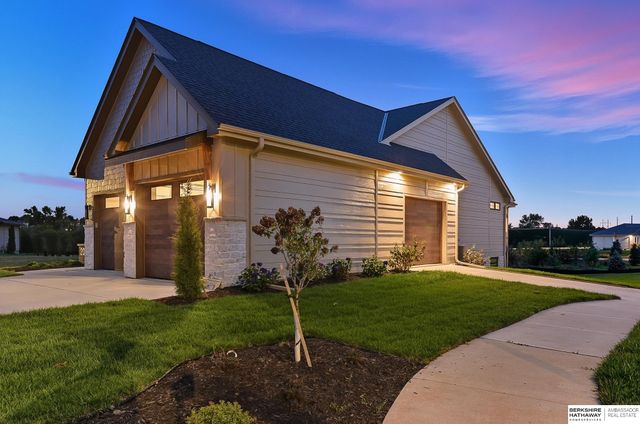 2098 N 182nd Avenue Circle, Elkhorn, NE 68022