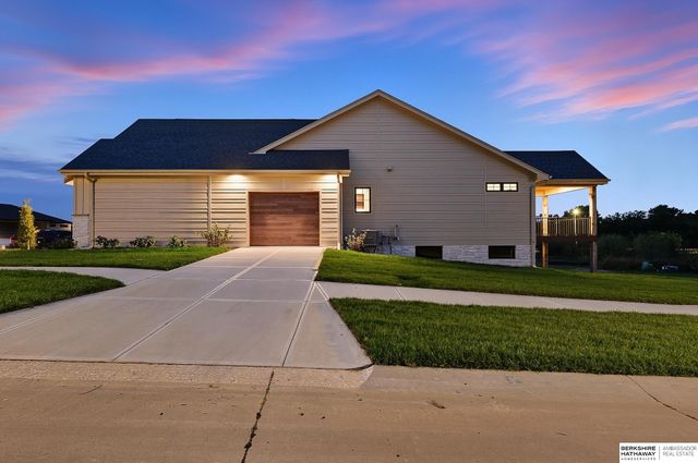 2098 N 182nd Avenue Circle, Elkhorn, NE 68022
