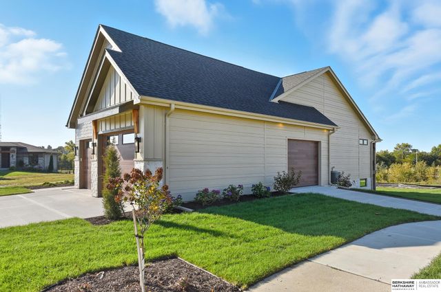 2098 N 182nd Avenue Circle, Elkhorn, NE 68022