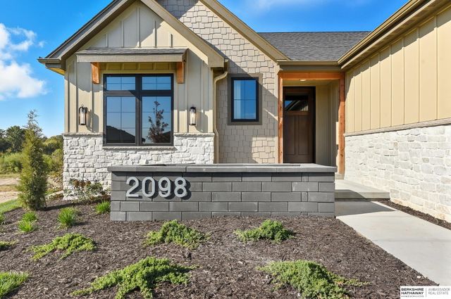 2098 N 182nd Avenue Circle, Elkhorn, NE 68022
