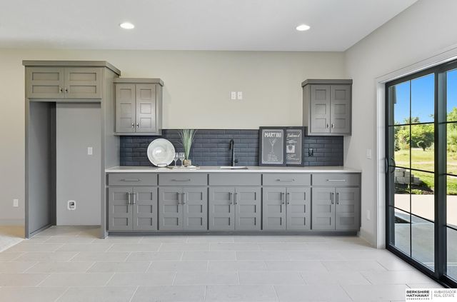 2098 N 182nd Avenue Circle, Elkhorn, NE 68022