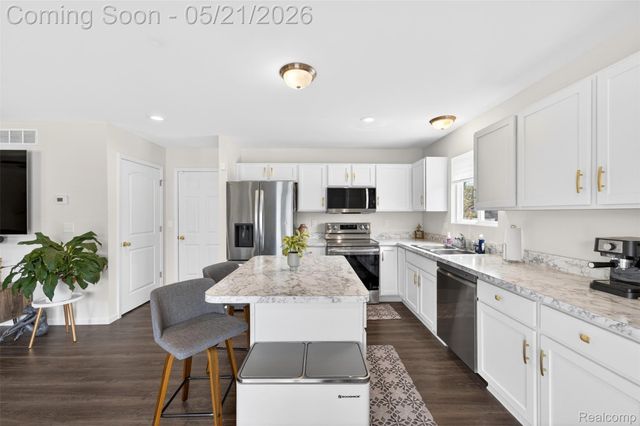 3969 Lotus Landing Circle, Waterford Charter Township, MI 48329