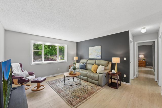 507 Doncaster Way, Woodbury, MN 55125