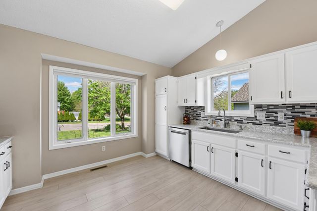 507 Doncaster Way, Woodbury, MN 55125