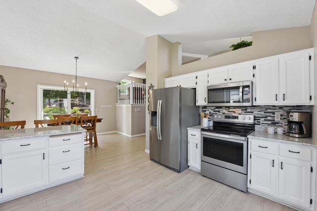 507 Doncaster Way, Woodbury, MN 55125
