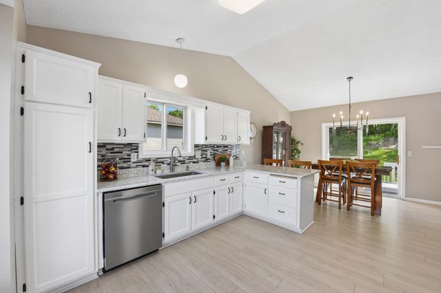 507 Doncaster Way, Woodbury, MN 55125