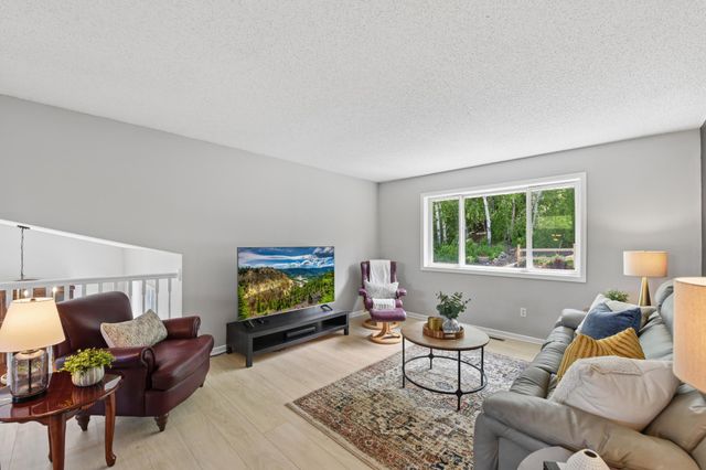 507 Doncaster Way, Woodbury, MN 55125