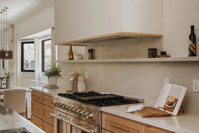 4633 Russell, Los Angeles, CA 90027