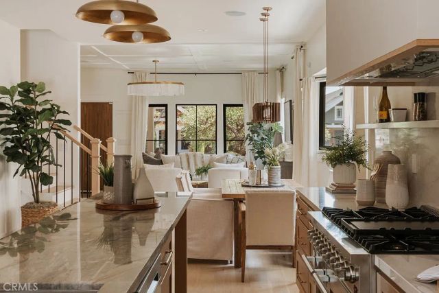 4633 Russell, Los Angeles, CA 90027