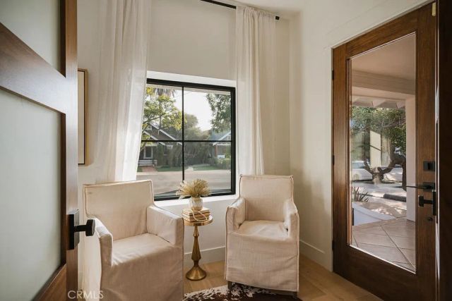 4633 Russell, Los Angeles, CA 90027