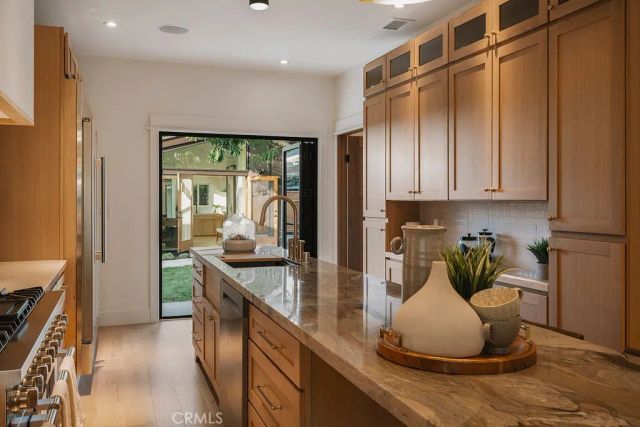 4633 Russell, Los Angeles, CA 90027