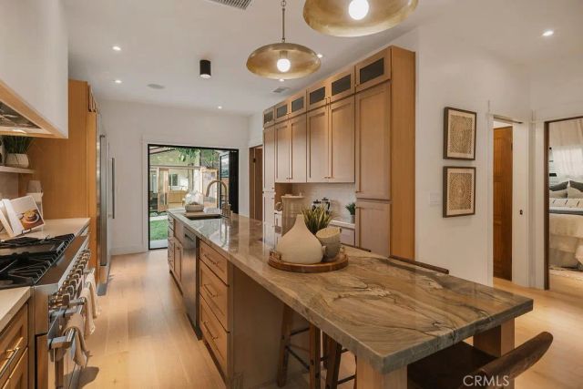 4633 Russell, Los Angeles, CA 90027