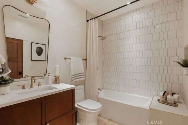4633 Russell, Los Angeles, CA 90027