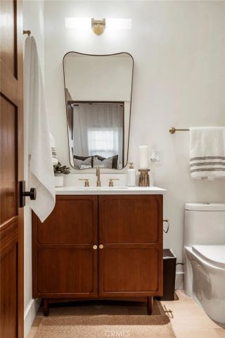 4633 Russell, Los Angeles, CA 90027