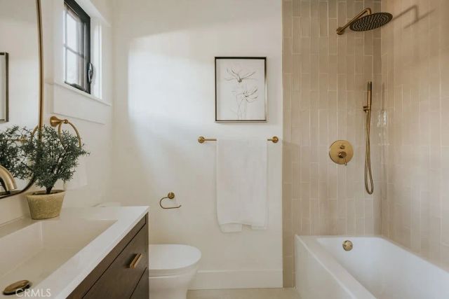 4633 Russell, Los Angeles, CA 90027