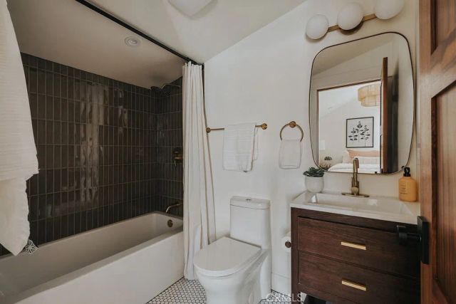 4633 Russell, Los Angeles, CA 90027