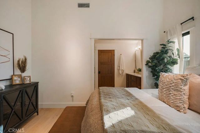 4633 Russell, Los Angeles, CA 90027