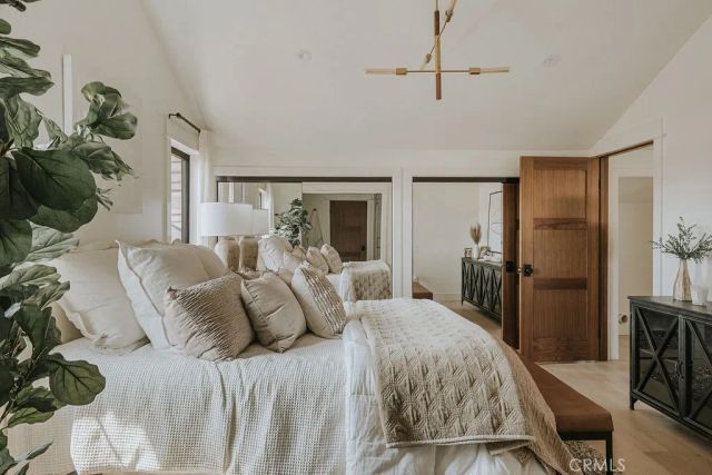 4633 Russell, Los Angeles, CA 90027