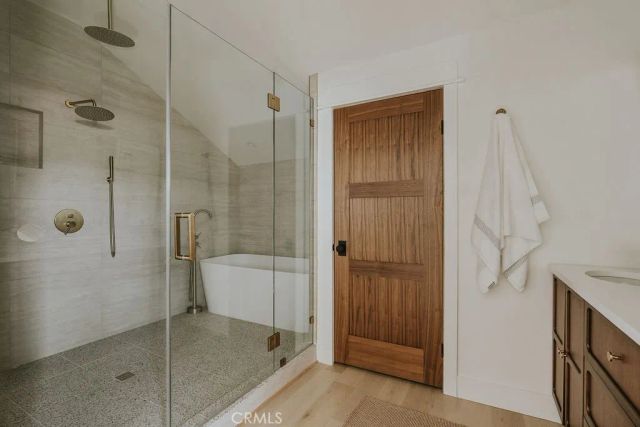 4633 Russell, Los Angeles, CA 90027