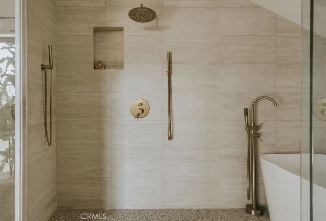 4633 Russell, Los Angeles, CA 90027