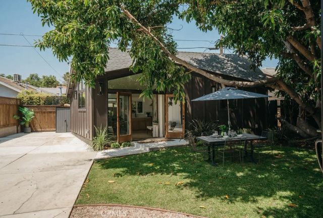 4633 Russell, Los Angeles, CA 90027