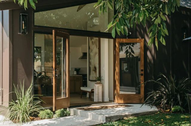 4633 Russell, Los Angeles, CA 90027