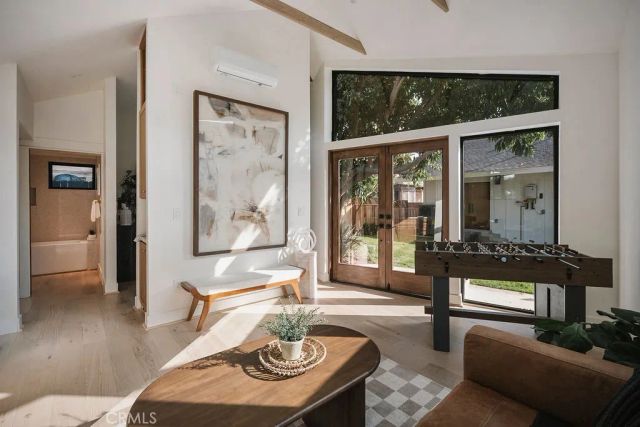 4633 Russell, Los Angeles, CA 90027