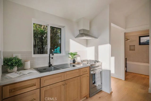 4633 Russell, Los Angeles, CA 90027
