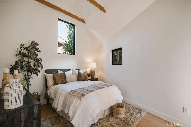 4633 Russell, Los Angeles, CA 90027